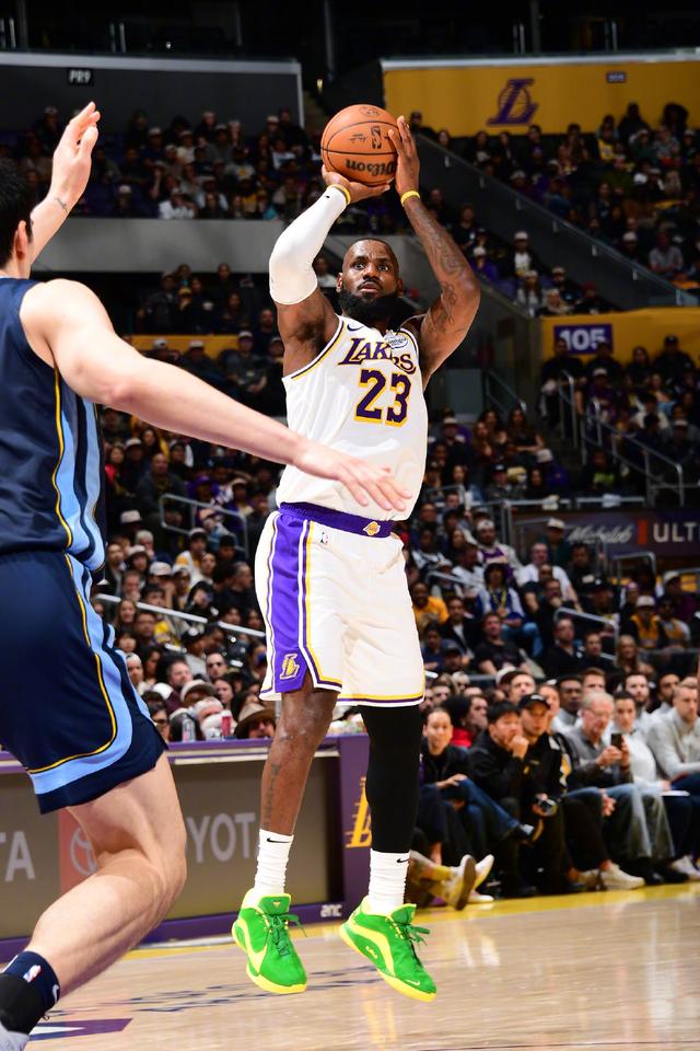 欧博登录-德国队观众热烈欢呼！，詹姆斯迎来七赛季出色发挥再创辉煌时刻的简单介绍