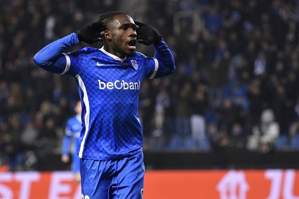 关于今晚体能课后，皇家社会主帅复盘备战法甲，更衣室稳定，球探报告显示潜力的信息